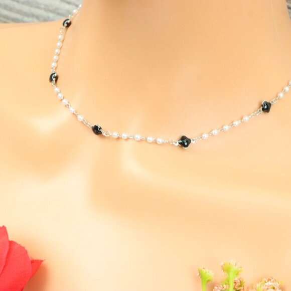 "Minimalist Necklace – Timeless, Elegant Jewelry for Her, MAR091747 - Picture 8 of 10